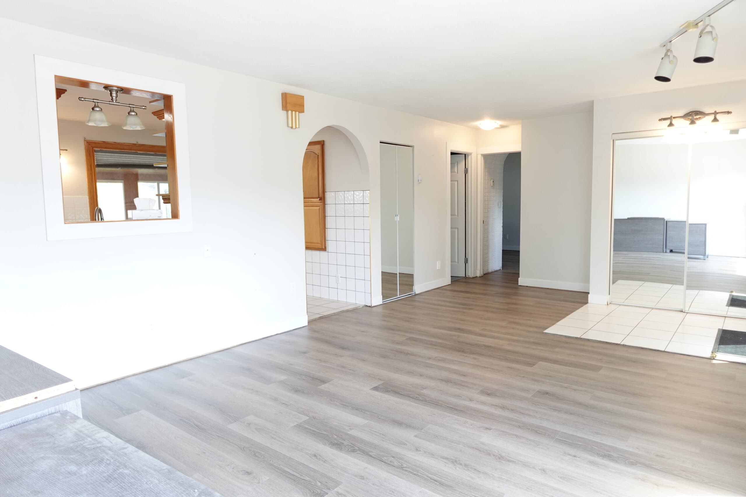 1009 1st St NE - Photo 3