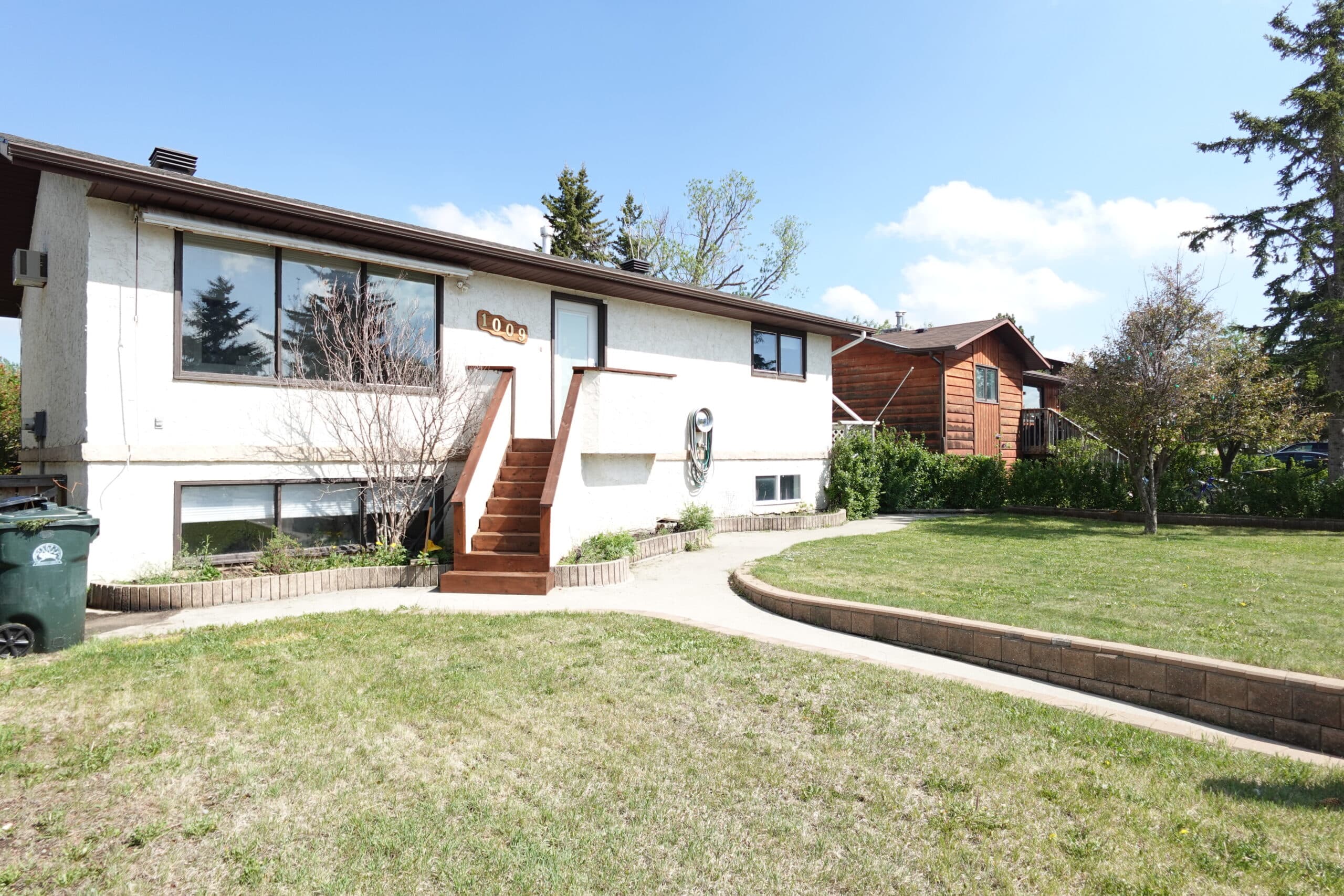 1009 1st St NE - Photo 2